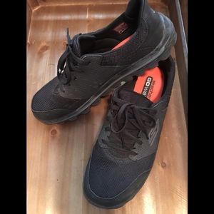 Men’s Go Walks in Size 12.